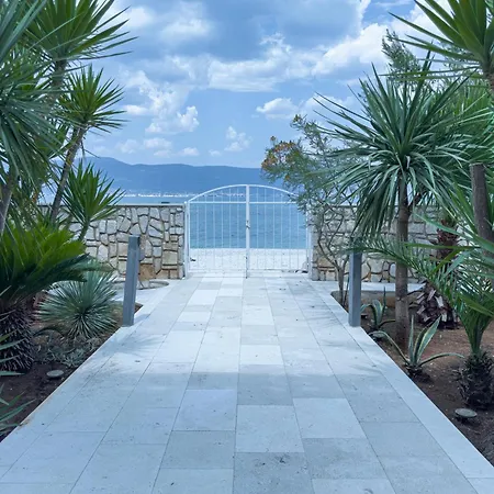 Luxury Beachfront Matista Affittacamere