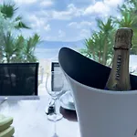 Πανσιόν Luxury Beachfront Matista